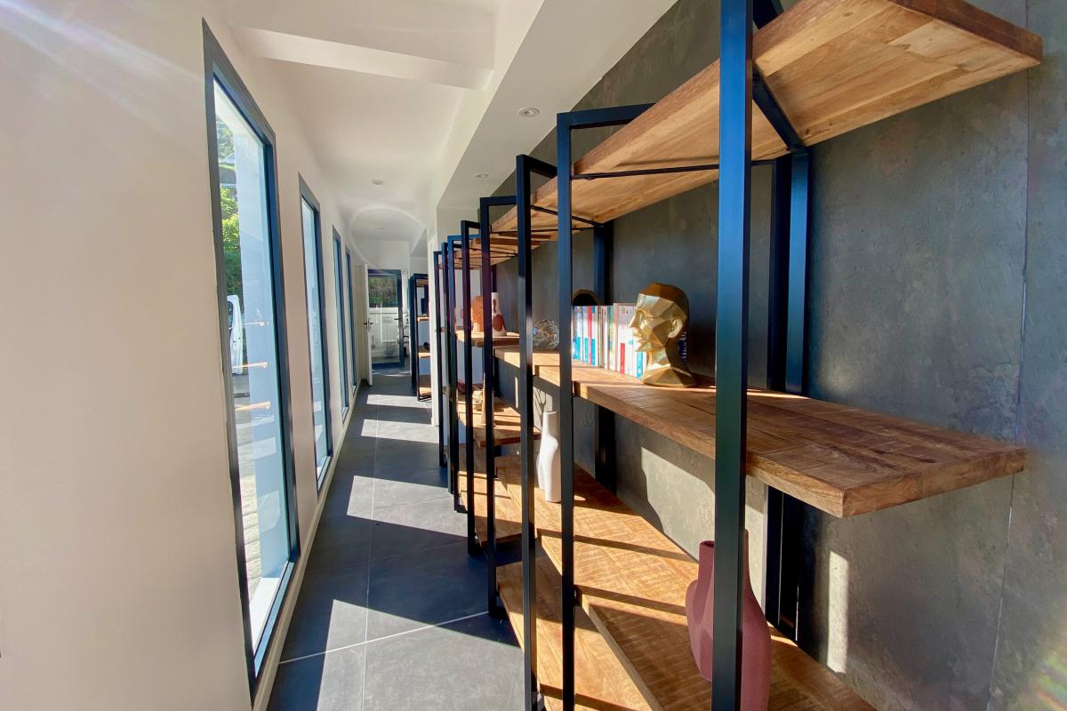 10 Location-villa-martinique_Couloir-déco générale